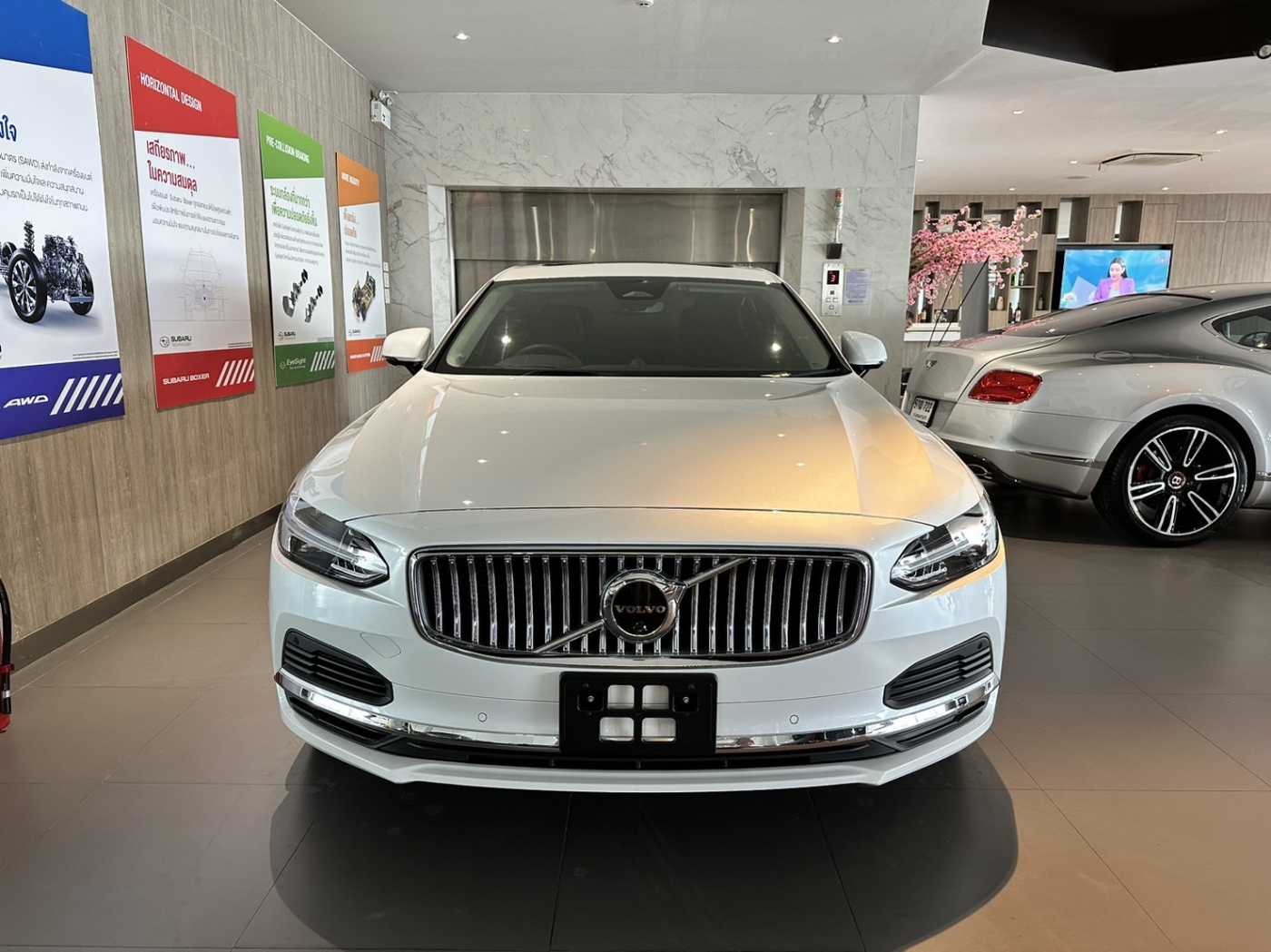 Volvo  Recharge Ultimate, T8 AWD plug-in hybrid, ไฟฟ้า/เบนซิน, Bright